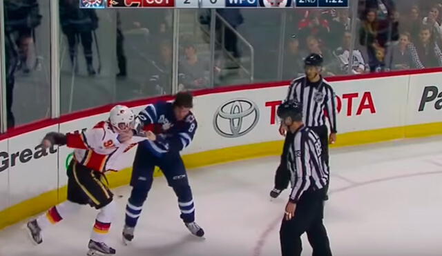YouTube: Brutal pelea entre dos jugadores de hockey durante un partido | VIDEO