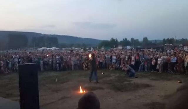 YouTube: hombre queda envuelto en llamas mientras realizaba un espectáculo con fuego 
