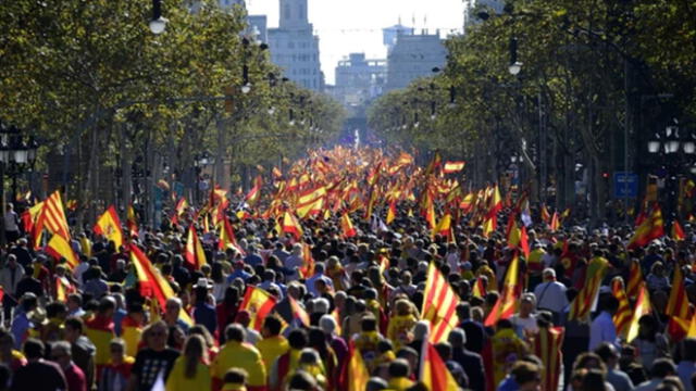 Barcelona: realizan marcha contra independencia de Cataluña