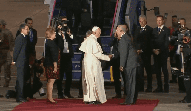 Papa Francisco: PPK sufre incómodo percance al despedirse del pontífice [VIDEO]