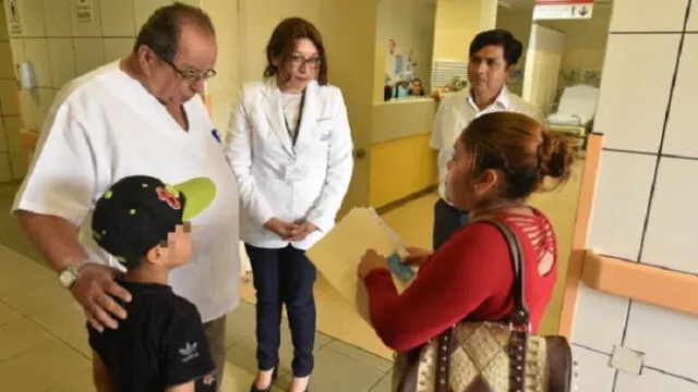 Dan de alta a niño operado en testículo equivocado en hospital de Minsa en Comas
