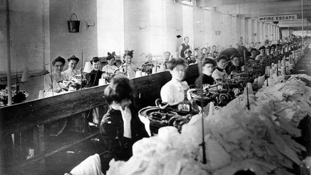 ¿Cómo han cambiado las condiciones laborales para las mujeres trabajadoras respecto al siglo XX?