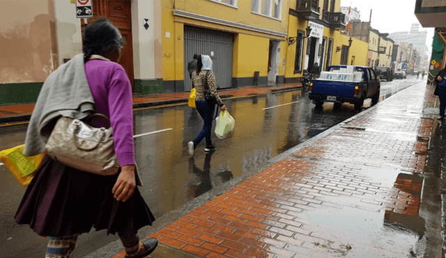 Intensa llovizna se registró esta mañana en la capital [FOTOS]