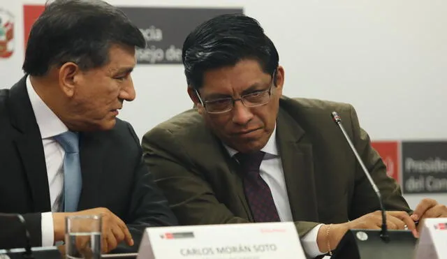 Ministro Carlos Morán, titular de Interior, junto al presidente del Consejo de Ministros, Vicente Zeballos. Foto: Jorge Cerdán / La República.