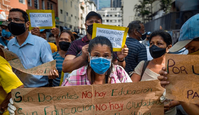 Los profesores afrontan "la destrucción total" de sus salarios, que en este momento es inferior a un dólar mensual. Foto: Miguel Gutiérrez / EFE