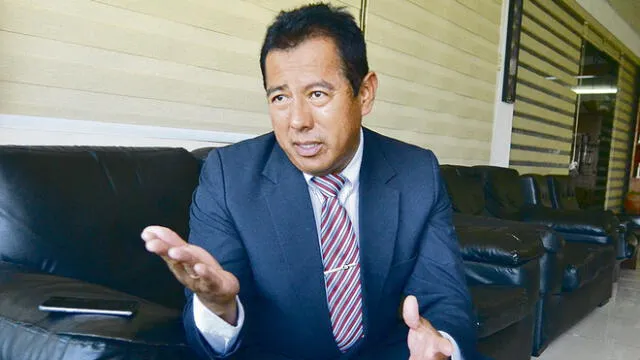 Carlos Perea, el funcionario "salvador de Alfredo Zegarra", tiene las horas contadas 