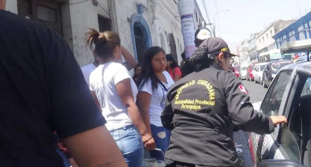 Acusan a cuatro extranjeros de golpear a mujer ambulante en Arequipa [VIDEO]