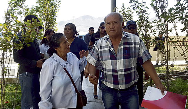 Denuncian a autoridades de Puno por ingresar a colegio