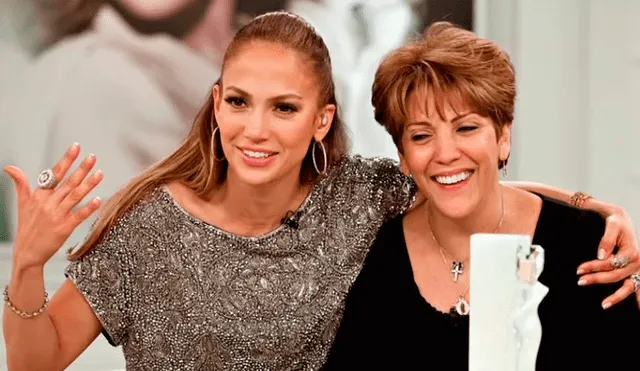 Jennifer Lopez celebra el Día de la Madre con emotivo saludo y fotos inéditas con su mamá