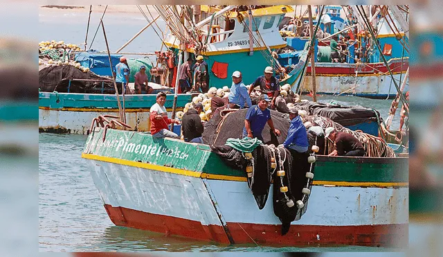 En defensa. Pescadores se oponen a depredación del mar.