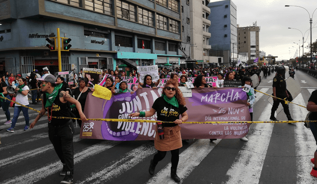 Manifestación de mujeres inició al promediar las tres de la tarde. Foto: GLR/ Michael Ramón