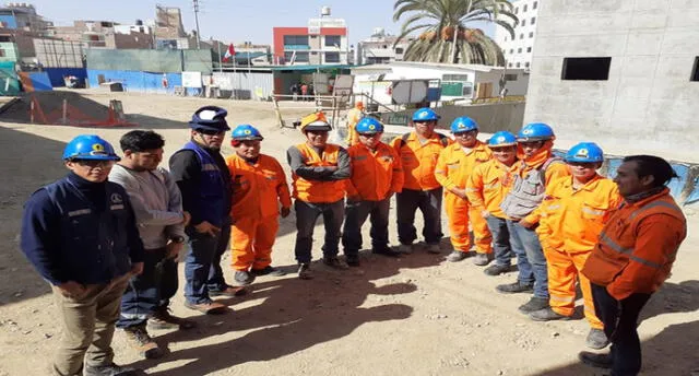 Obreros de nuevo hospital regional de Tacna reclaman pagos