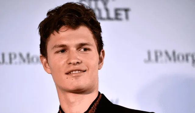 Ansel Elgort trolea con desnudo para ayudar con alimentos a doctores y bomberos que luchan contra el coronavirus