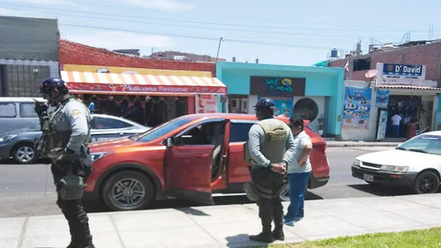 Ladrones interceptaron a varón para robarle su dinero.