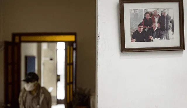 Refugio. La casa hogar Santa María de la Caridad alberga a adultos mayores ignorados por la sociedad, abandonados por sus familiares y deambulan por las calles del Callao. Esta precariedad se ha agravado con la llegada de la epidemia. Foto: John Reyes.