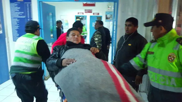 En mar de Tacna rescatan a policías que intentaban recuperar cuerpos de pescadores [VIDEO] 