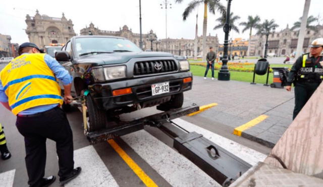 Propietarios de vehículos mal estacionados serán multados con cerca de S/500