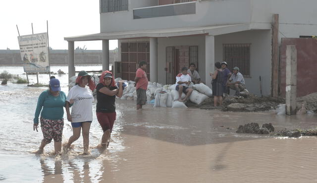 Desbordes de ríos en Cañete afectan a agricultores y el tránsito de vehículos