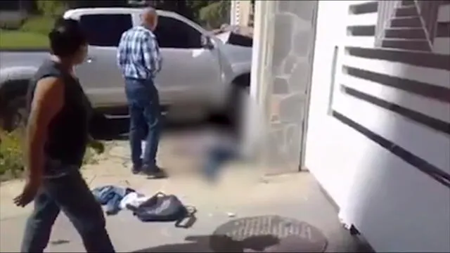 Luego de ser robado, conductor persigue a ladrones y los estrella contra pared [VIDEO]