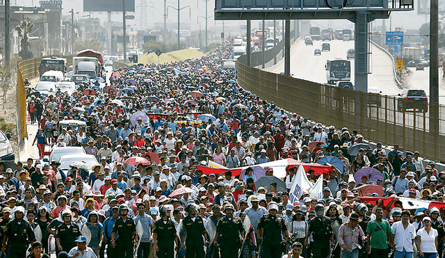 Pobladores de Chosica y San Antonio marchan por construcción de carreteras