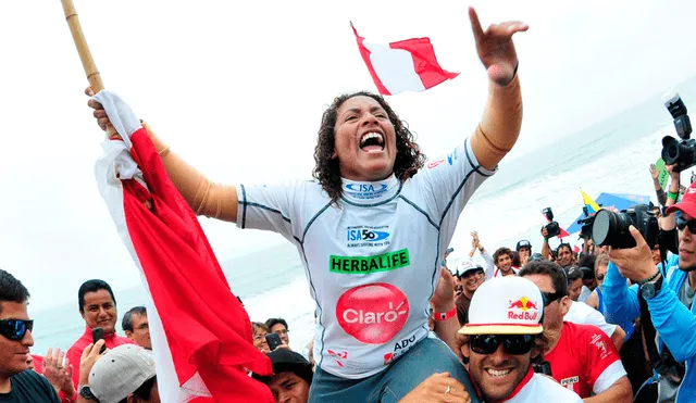 Analí Goméz es la primera tricampeona sudamericana de surf de la historia