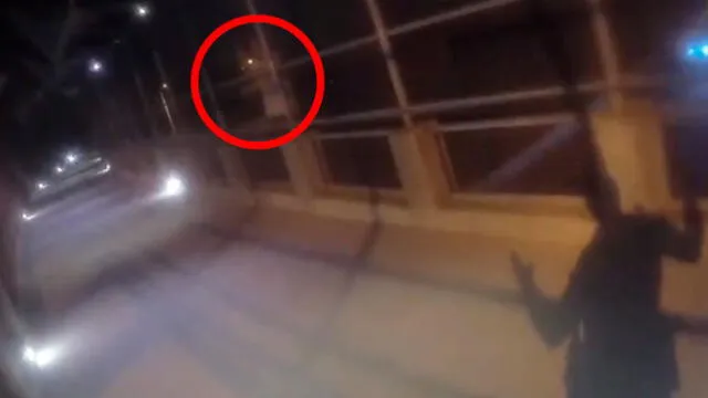 "Te abrazaré, solo ven aquí": Policía salva a hombre del suicidio en un puente [VIDEO]