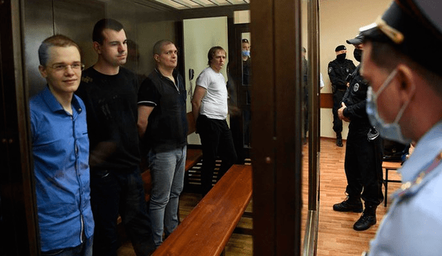 Todo marchaba bien hasta que un nuevo miembro, Ruslan Danilov se incorporó y comenzó a lanzar toda clase de críticas contra Vladimir Putin.Foto: Kirill KUDRYAVTSEV / AFP