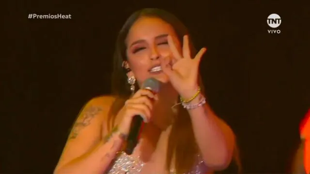 Daniela Darcourt puso a cantar al público de los Premios Heat 2019 [VIDEO]