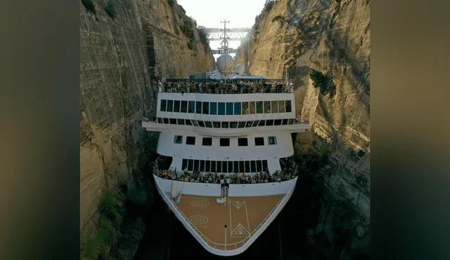 Vía Facebook. La embarcación es la más grande que ha atravesado el canal de Corinto. Foto: captura