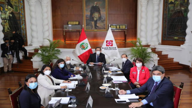 A la reunión también asistieron el secretario ejecutivo del Acuerdo Nacional, Max Hernández y el jefe del Gabinete Ministerial, Walter Martos. (Foto: Presidencia)