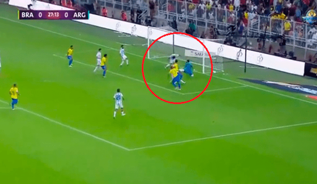 Argentina vs Brasil: Otamendi evitó el gol rival en la línea de meta [VIDEO]