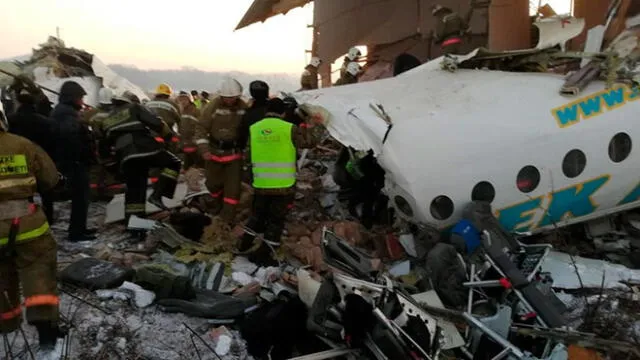 El avión se estrelló este viernes tras despegar del aeropuerto de la ciudad kazaja de Almaty. Foto: kazpravda