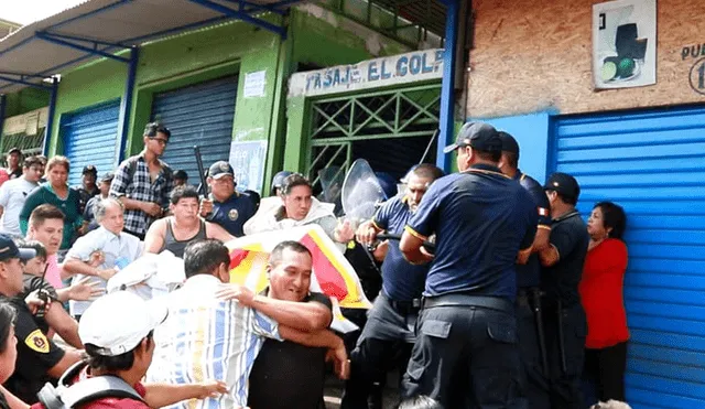 Enfrentamiento en mercado de Chimbote por construcción de hospital [VIDEO]
