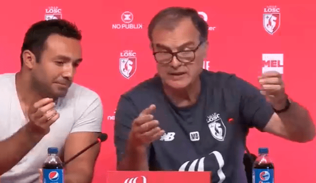 YouTube: Marcelo Bielsa incómodo con traductor en conferencia de prensa [VIDEO]