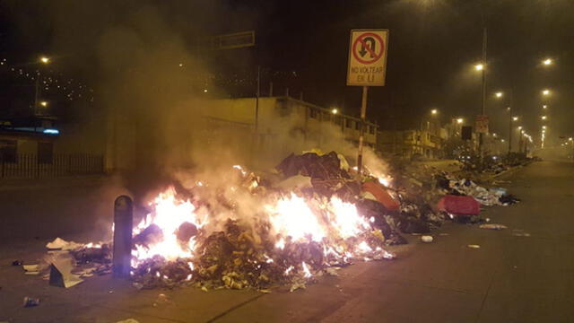 VMT: vecinos queman basura en las calles