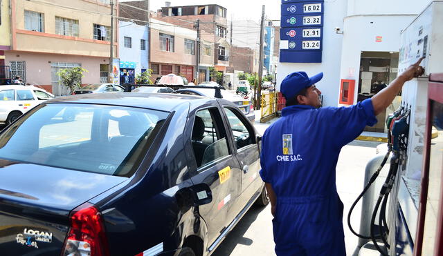 Advierten que Repsol subió precios de los combustibles hasta en 2,7%