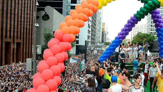 Bolsonaro suspende apoyo económico para series de televisión LGBT
