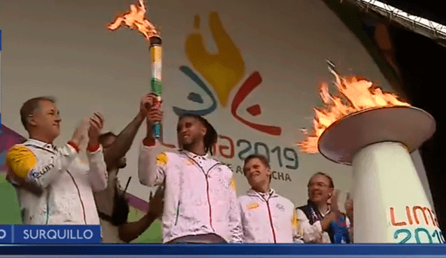 Pedro Gallese encendió el pebetero del estadio municipal de Surquillo previo a la inauguración de los Juegos Panamericanos 2019. | Foto: Canal N