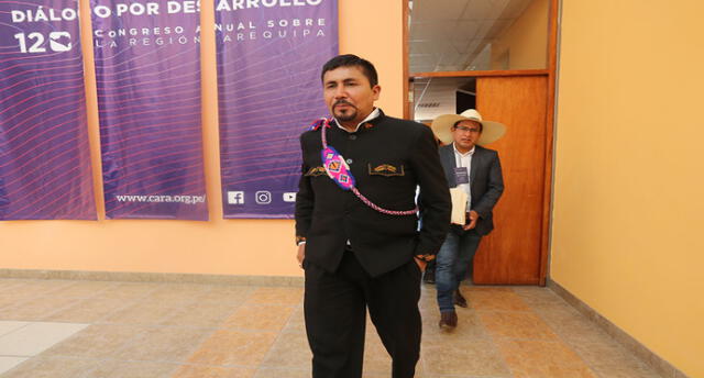 Arequipa: Denuncian a Cáceres Llica por querer llevar llamas al Misti