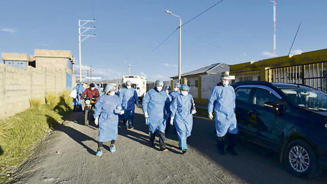 CONTROL. Equipos médicos recorren casas y pueblos para hacer diagnósticos de la población de Puno.