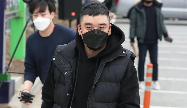 Seungri de BIGBANG durante su llegada al centro de reclutas del condado de Cheorwon.