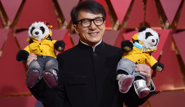 Premios Óscar 2017: ¿Por qué Jackie Chan asistió con peluches de osos panda? | VIDEO