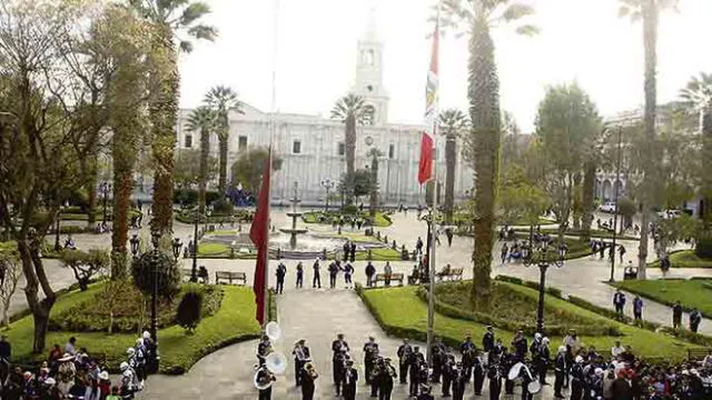 Municipio iza a media asta bandera de Arequipa en protesta contra corrupción