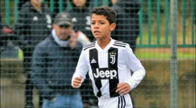 El primer hijo del jugador tiene 9 años y ha jugado en divisiones menores del Real Madrid y la Juventus.