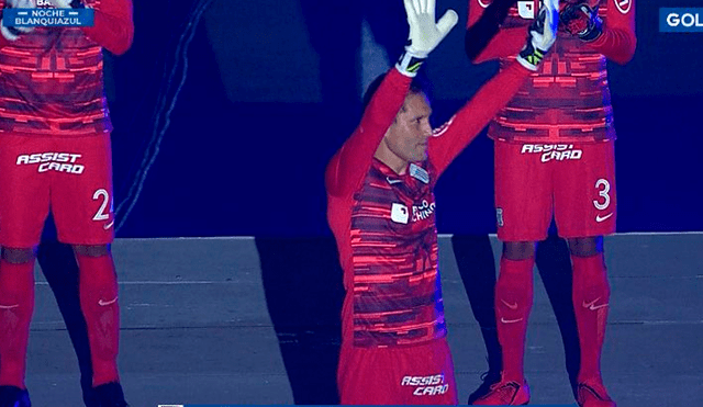 Hinchas de Alianza Lima recibieron con monumental ovación a Leao Butrón en su última Noche Blanquiazul.