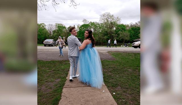 En Facebook, un joven quiso sorprender a su mejor amigo y le fabricó un vestido estilo princesa para su graduación.
