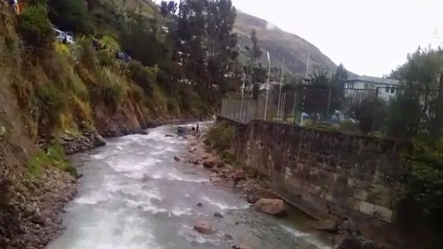 Pasco: mototaxista se despista y cae al río Huallaga [VIDEO]