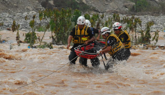 Policía rescata niño muerto en islote del río Rímac en Huachipa