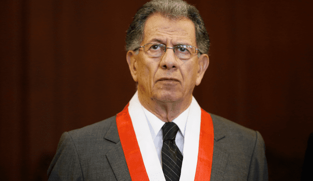 El expresidente del Tribunal Constitucional Óscar Urviola fue el primer jurista en renunciar al Consejo Consultivo de la Comisión de Constitución. Foto. La República.