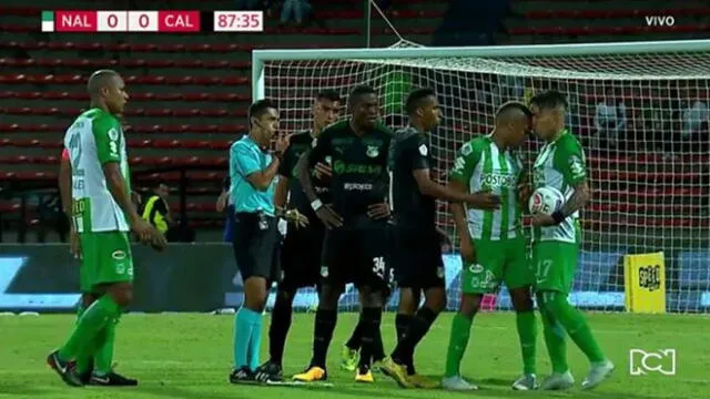 ¡Insólito! jugador del Atlético Nacional fue expulsado por agredir a su propio compañero [VIDEO]